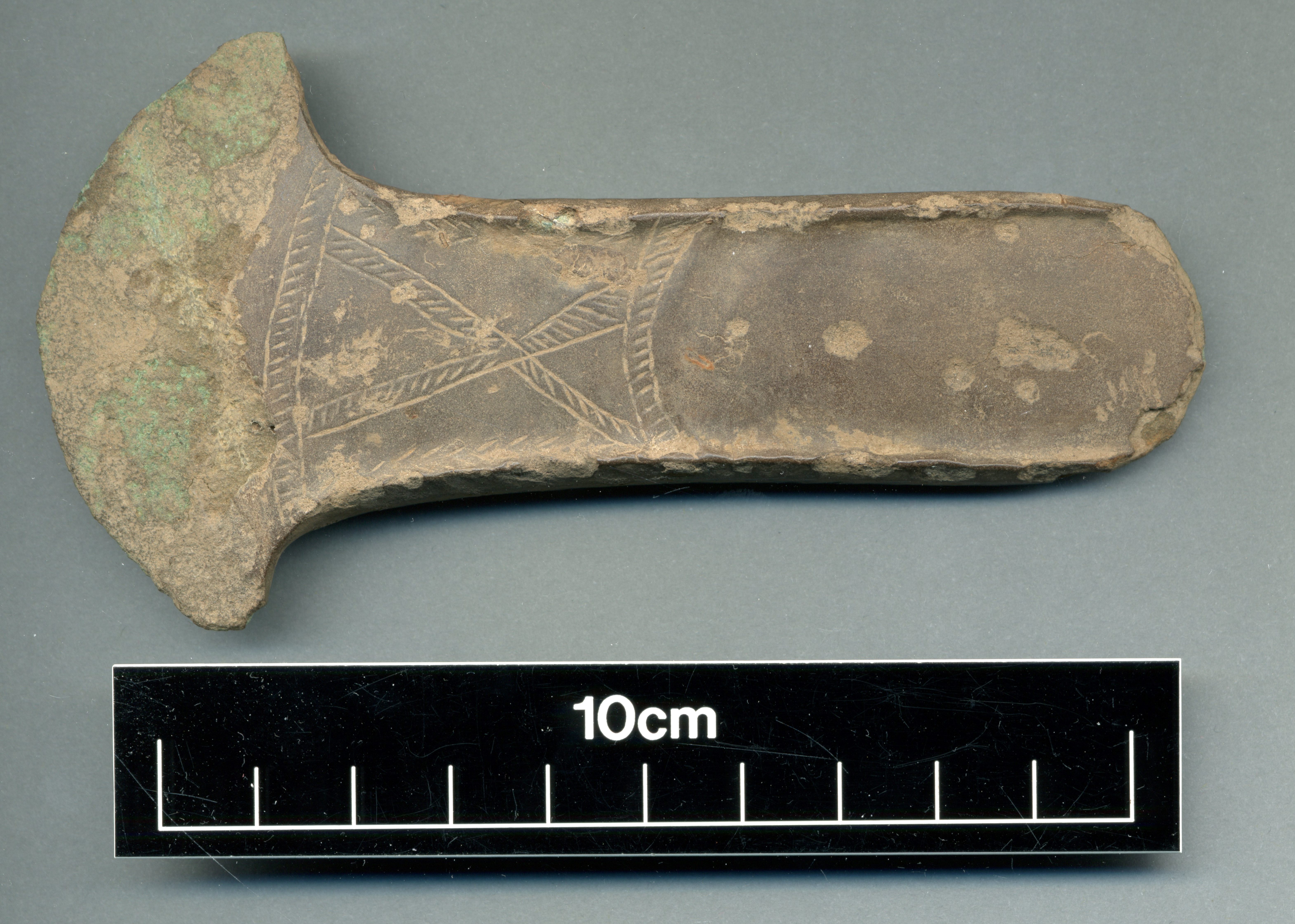BronzeAge_decorated_axehead